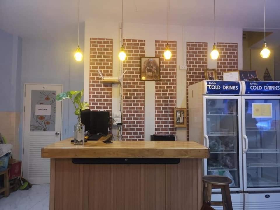 Sun House Bkk Hotel Bangkok Bagian luar foto