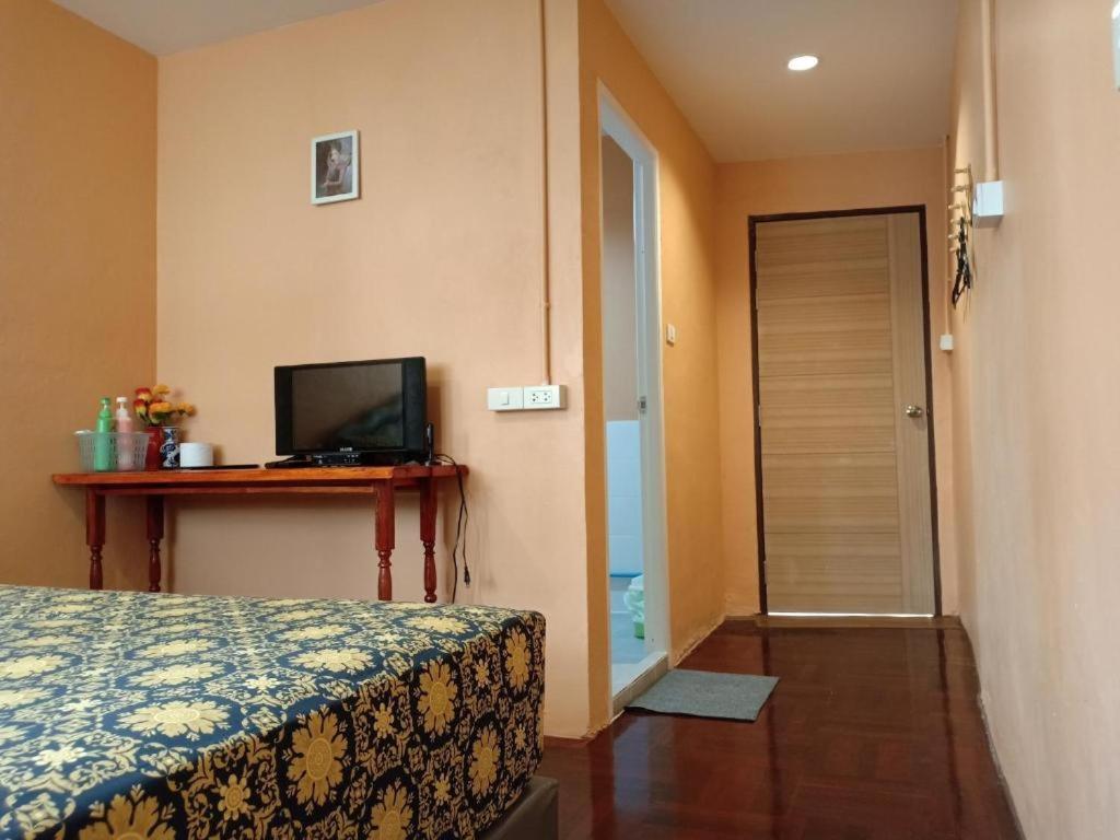 Sun House Bkk Hotel Bangkok Bagian luar foto